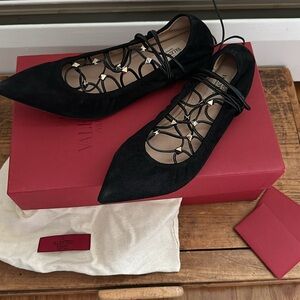 LEFT SHOES! NEW Valentino Black Suede Gold Rockstud Lace Up Pointed Flats 38 NIB